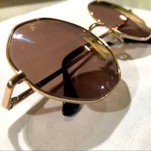 90’s style round gold-rimmed sunglasses with purple-blue polarization effect.